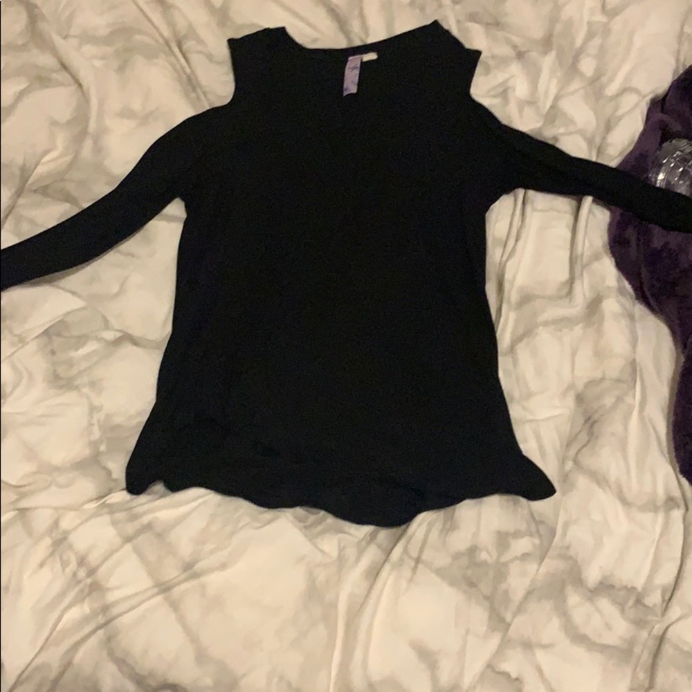 Cold Shoulder blouse - Picture 2 of 2